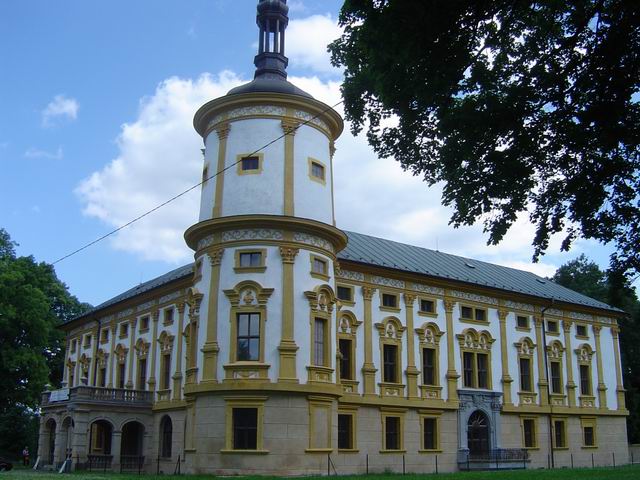 zamek v Linhartovech