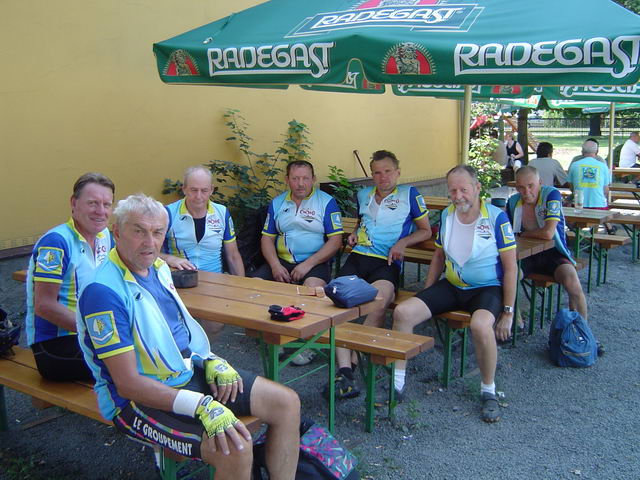 Oticky spolek cyklistu, kteri me doprovodili az do Hradce n.M.
