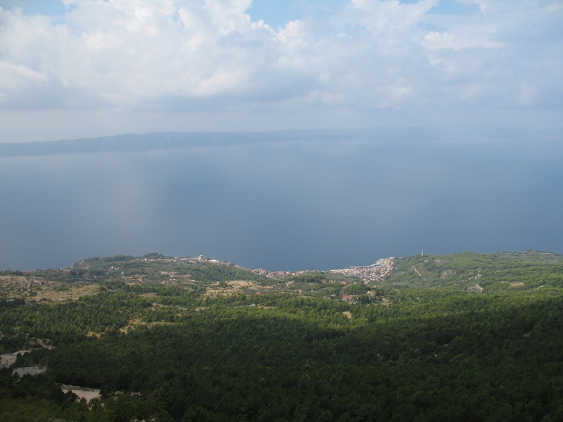 Podgora daleko pod nami
